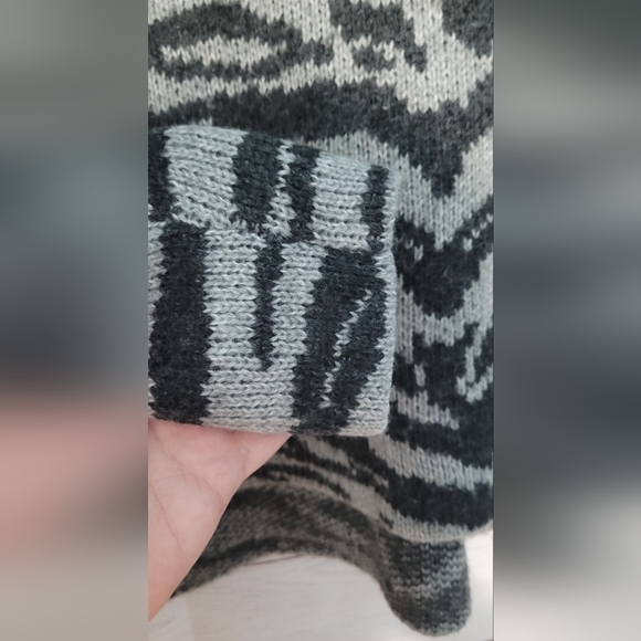 Euc DKNY zebra print mock neck heavy  knit sweater size M - Picture 10 of 12